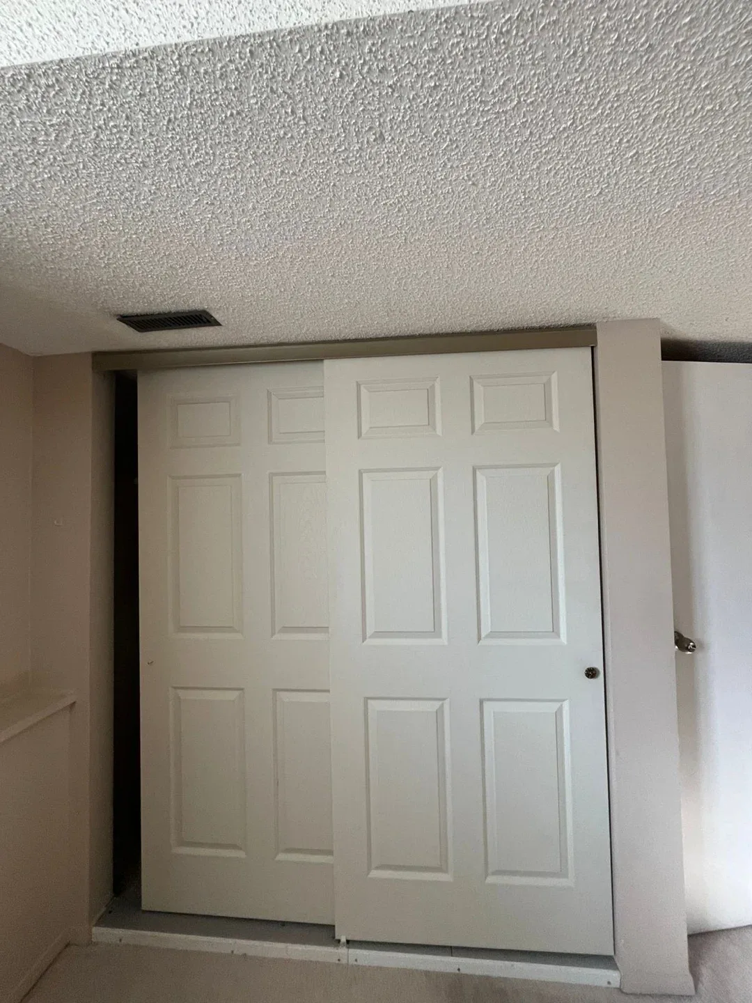 Fully furnished large room image indicator(6)