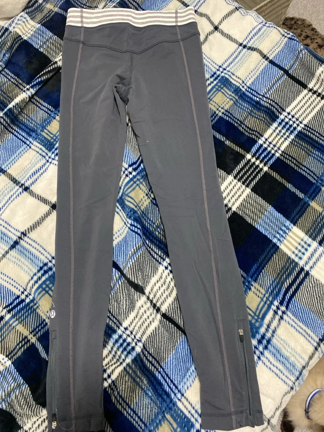 Lululemon Grey Leggings size 2 image indicator(2)