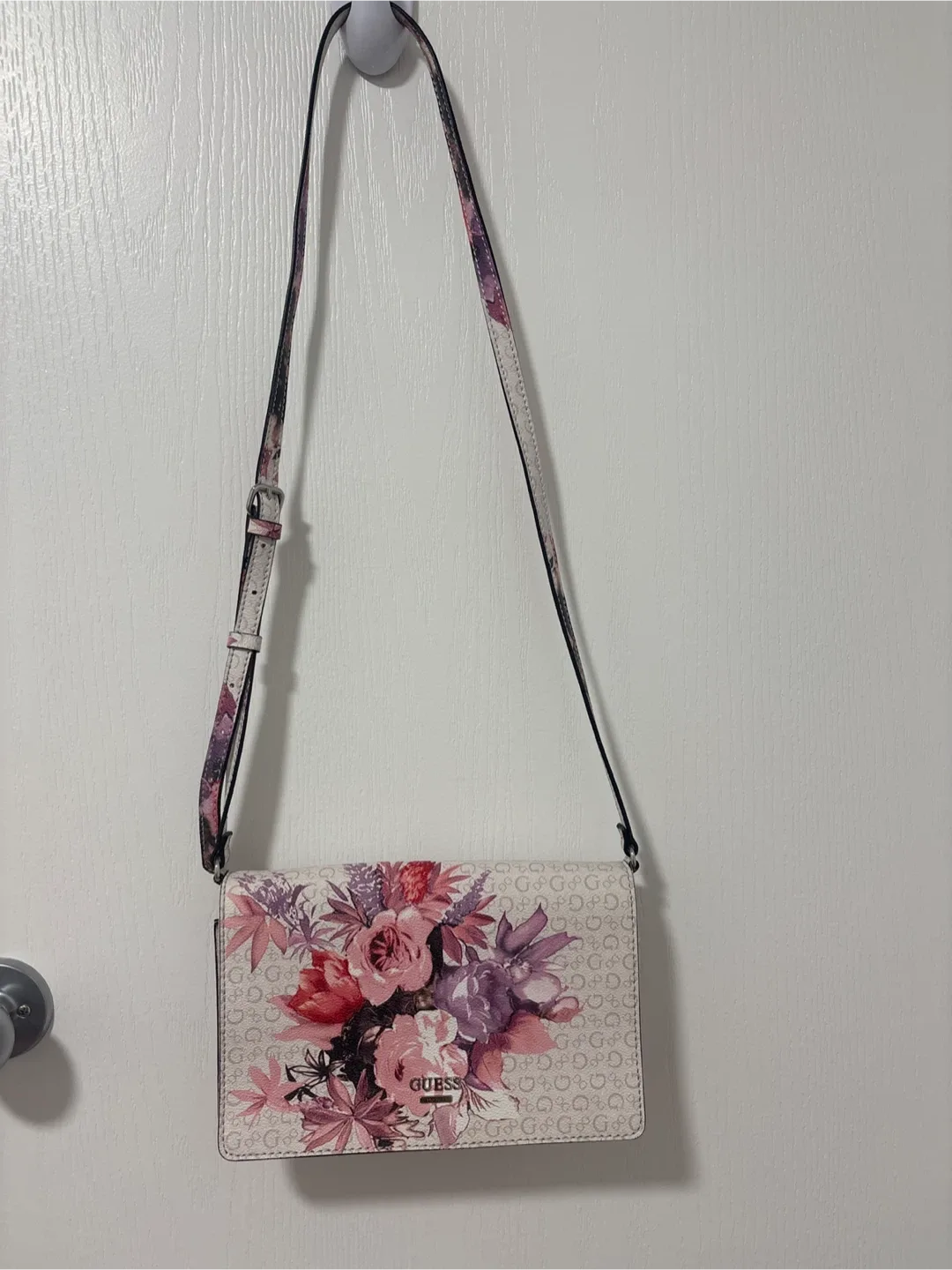 Brand new Guess Floral Print Crossbody Bag