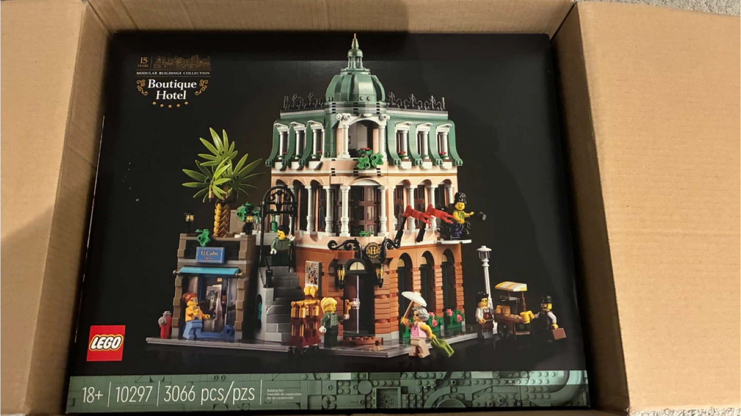LEGO 10297 Boutique Hotel – Unopened, Perfect Condition