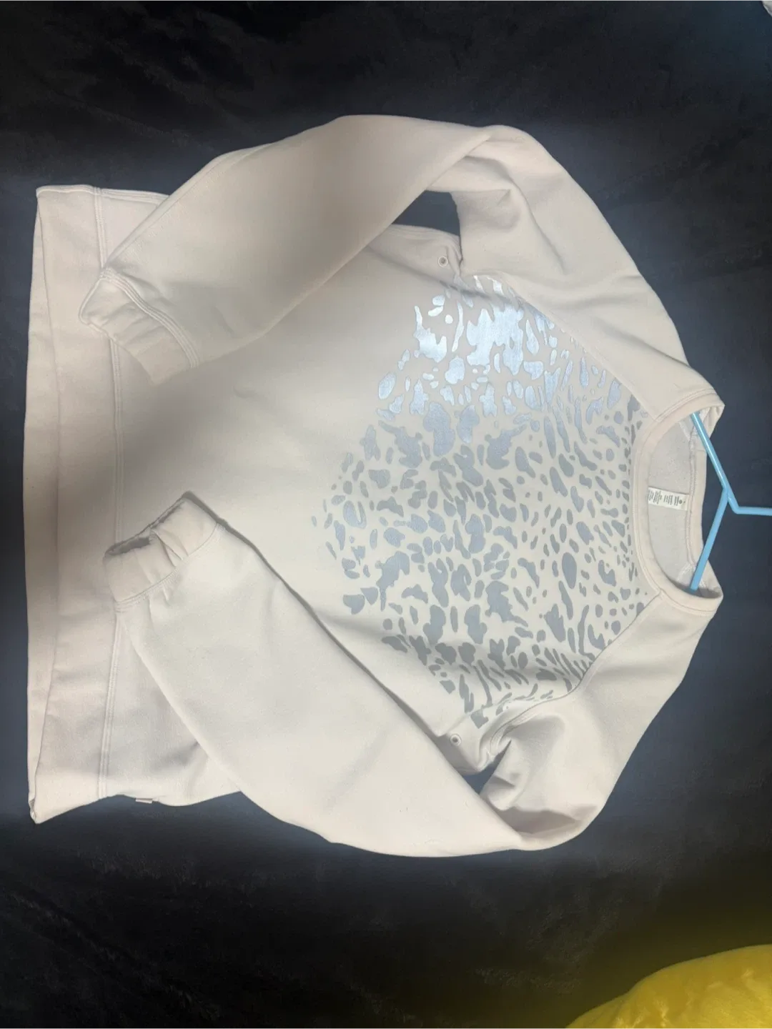 Lululemon Sz 8 Distanced Pullover image indicator(2)