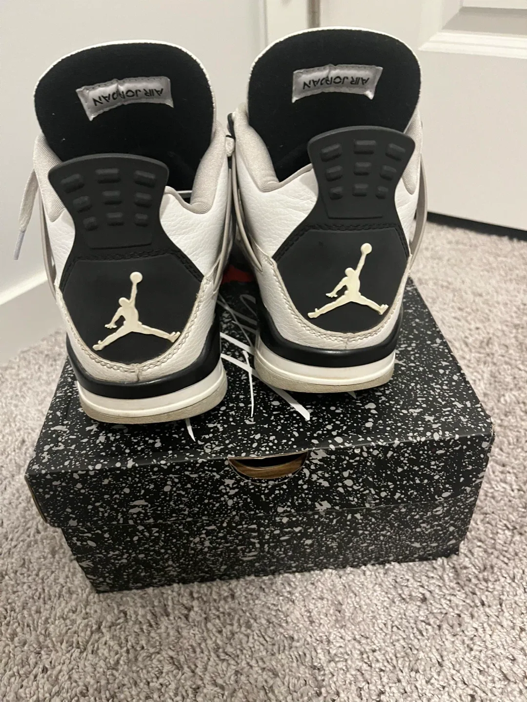 Air Jordan 4 Retro (AJ4) Size 8.5 image indicator(3)