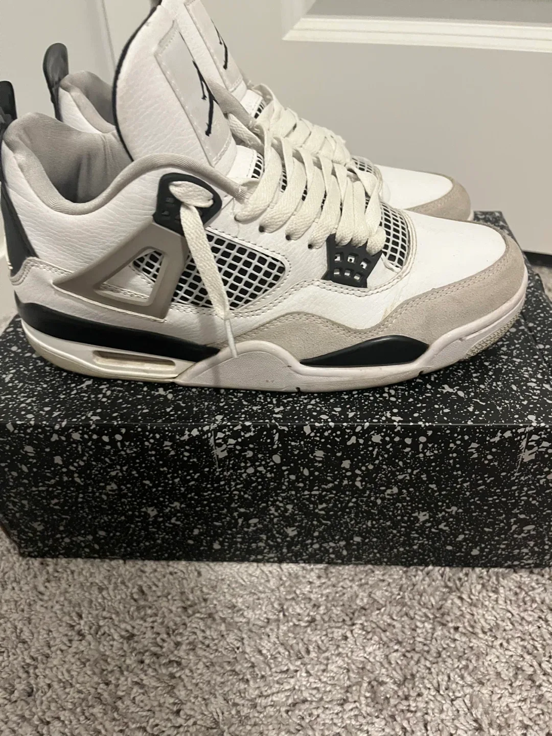 Air Jordan 4 Retro (AJ4) Size 8.5 image indicator(4)