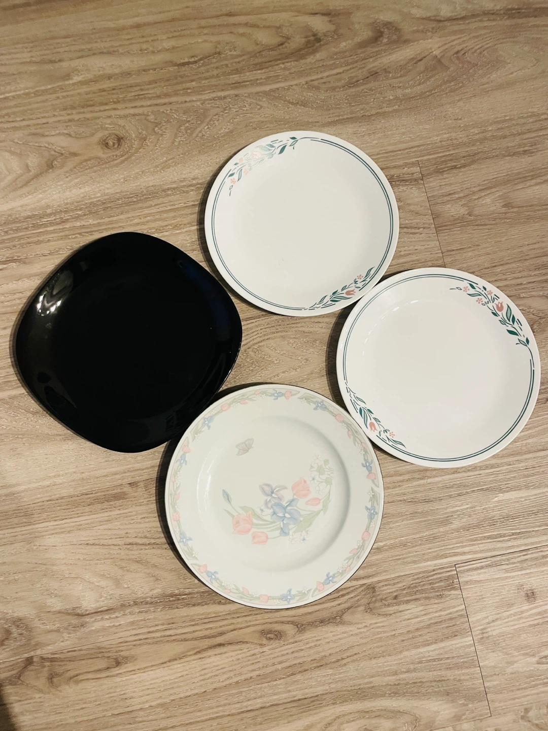 Corelle Plates - Set of 4