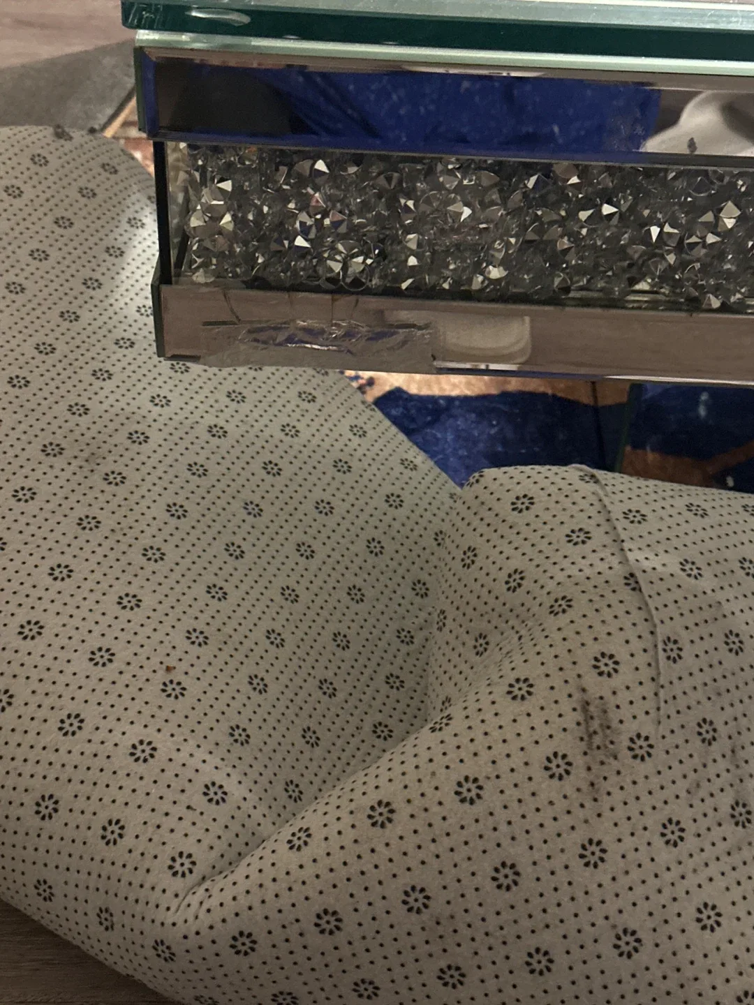 Silver Metal Diamond Look Coffee Table image indicator(4)