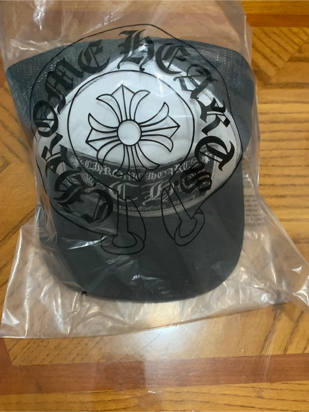 ‼️REP‼️Chrome Hearts Trucker Hat - Black/White