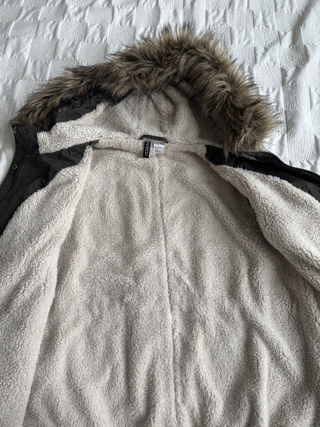 H&M Olive Green Winter Parka image indicator(2)