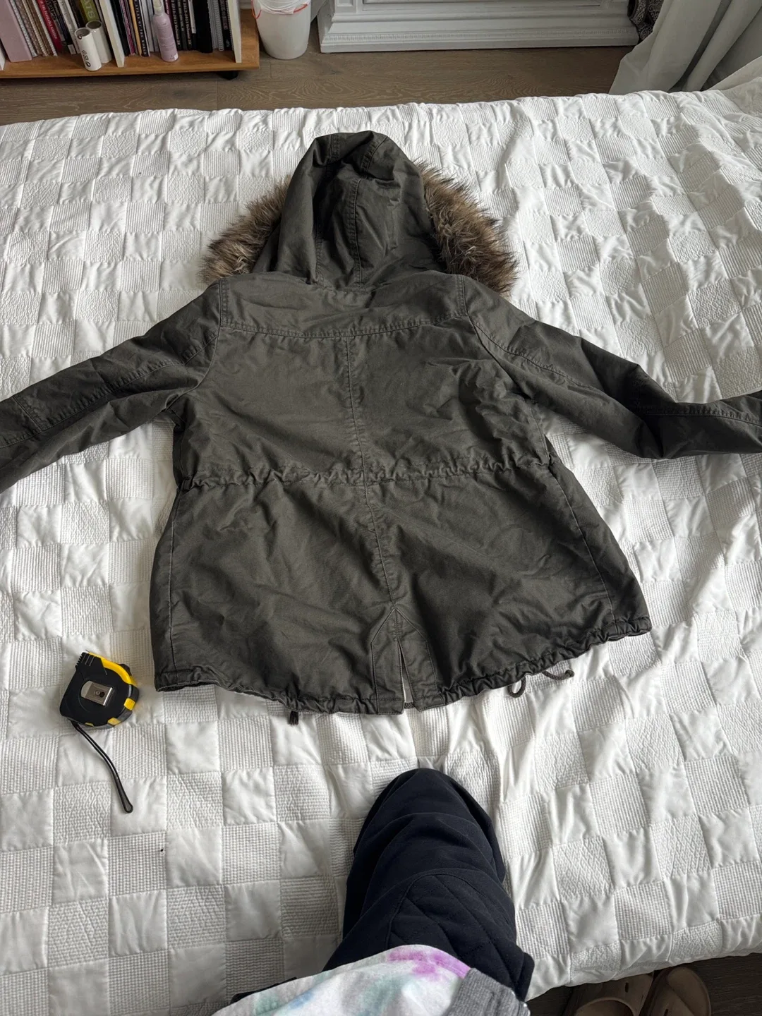 H&M Olive Green Winter Parka image indicator(4)