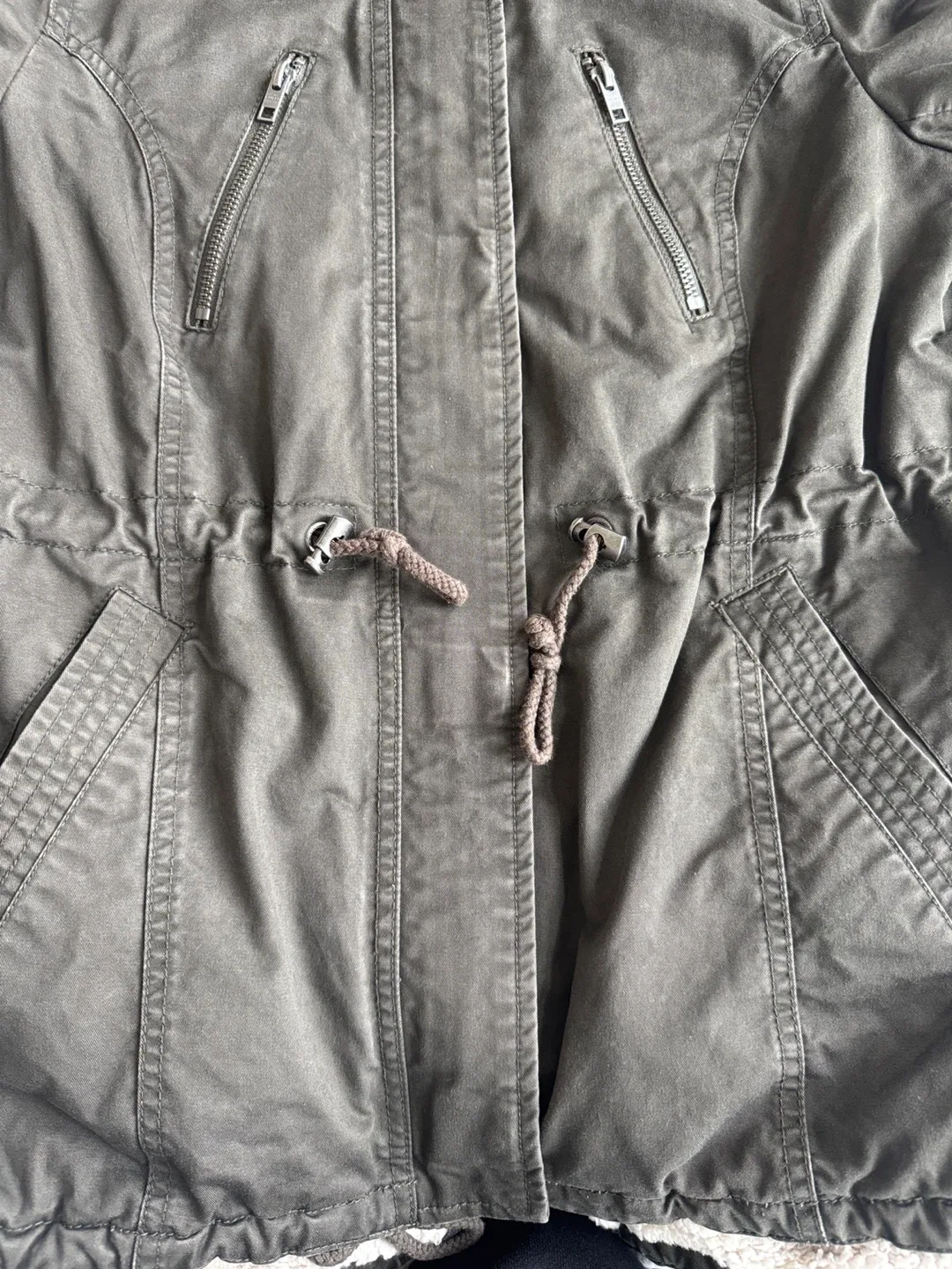 H&M Olive Green Winter Parka image indicator(3)