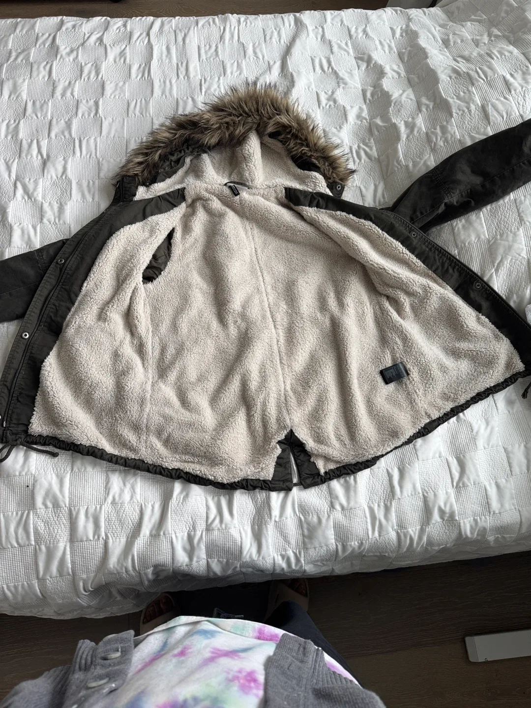 H&M Olive Green Winter Parka image indicator(5)