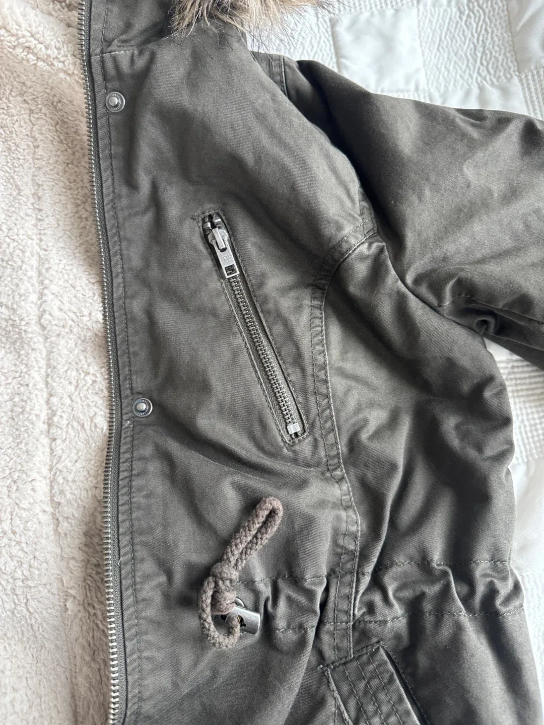 H&M Olive Green Winter Parka image indicator(7)