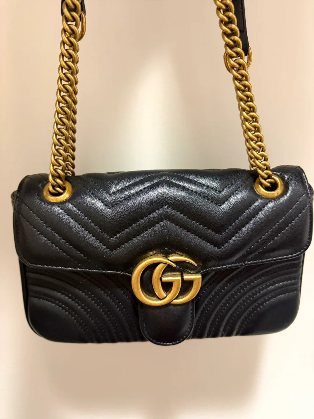 Gucci Marmont Shoulder Bag - Black image indicator(2)