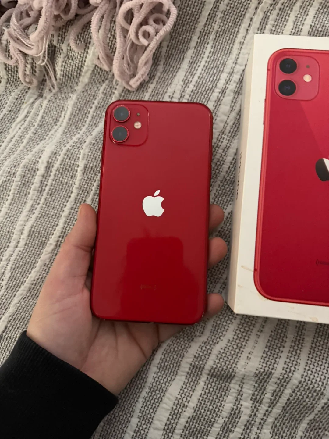 Apple iPhone 11 - Red/64g image indicator(2)
