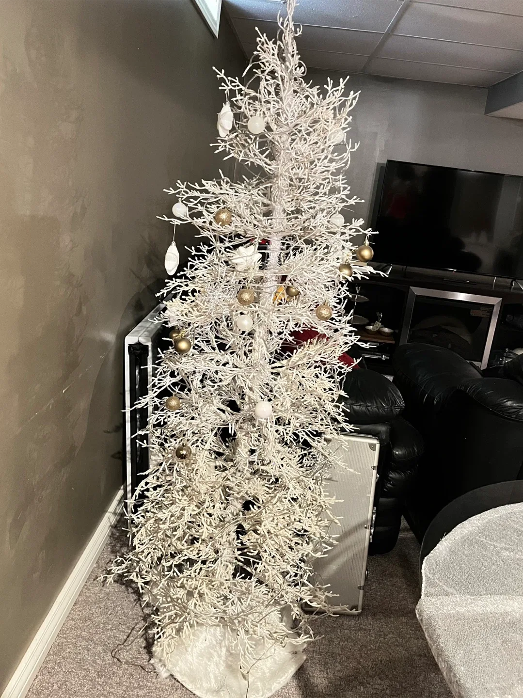 Decorated White Christmas Tree image indicator(2)