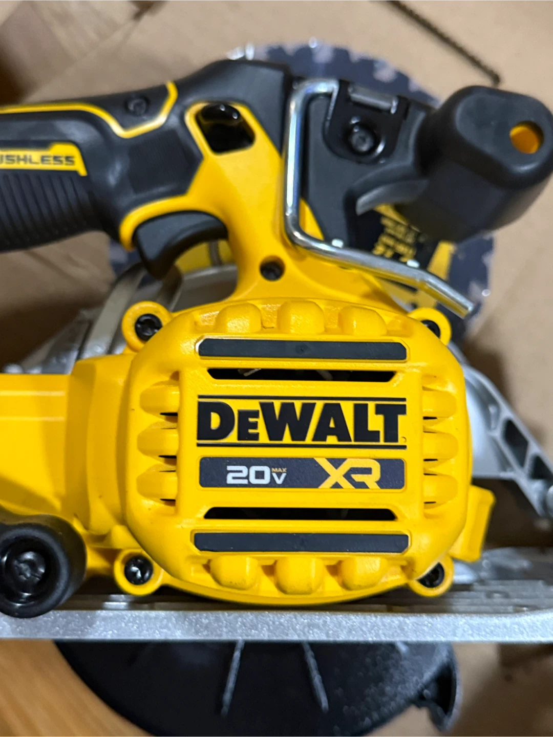 DeWalt 20V XR Cordless Circular Saw Kit w/ 6 1/2" Blade - photo 5