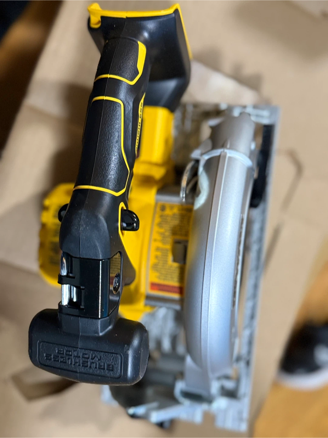DeWalt 20V XR Cordless Circular Saw Kit w/ 6 1/2" Blade - photo 3