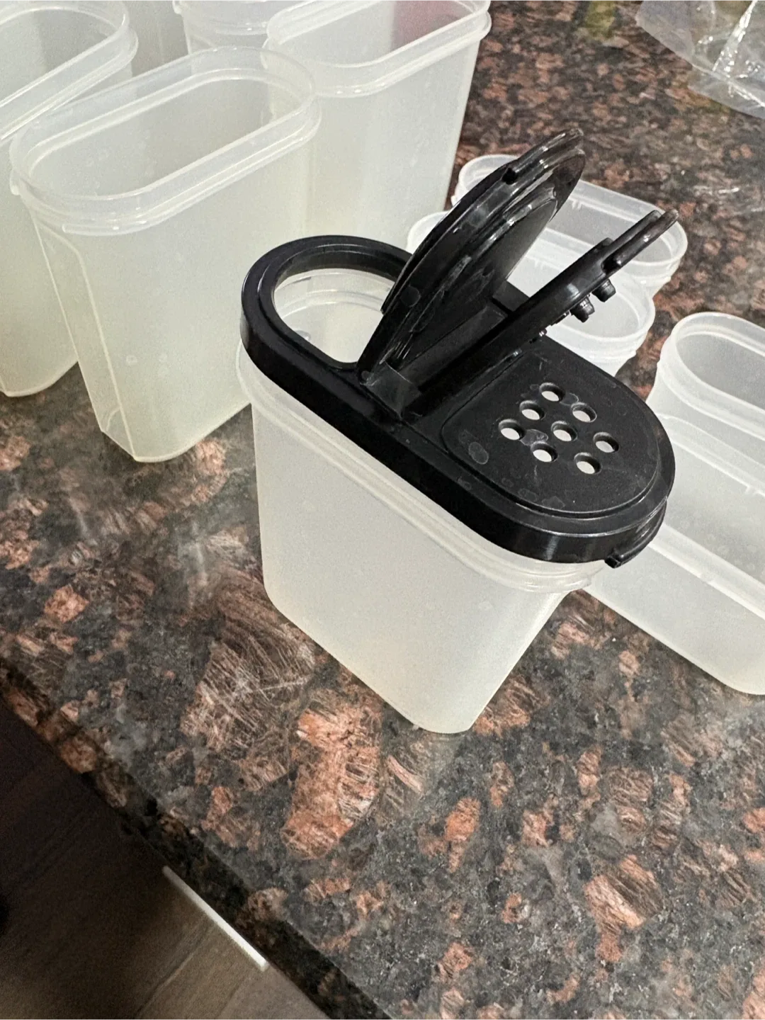 Spice Shaker Containers image indicator(2)