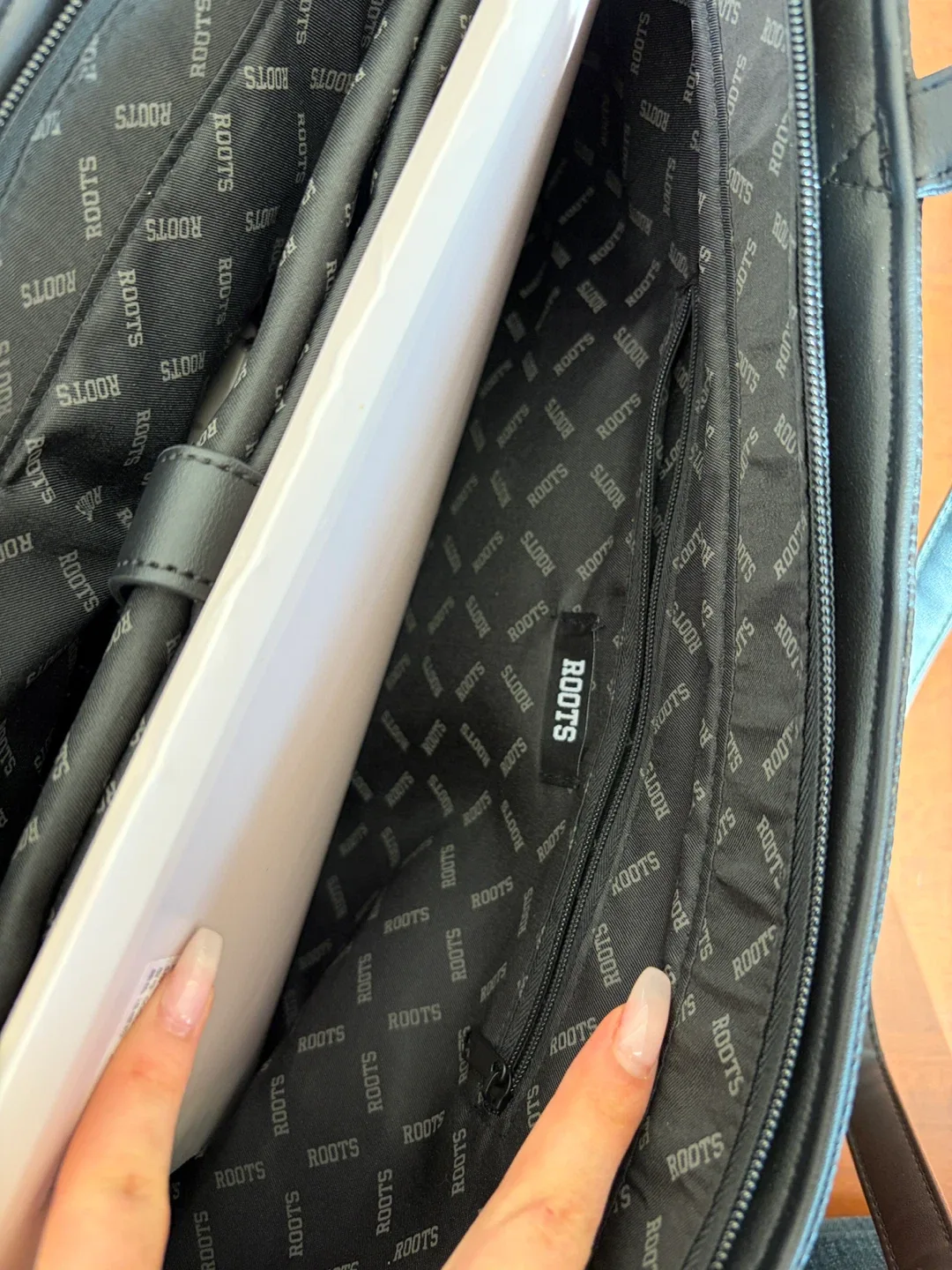 Roots Black Tote Bag image indicator(5)