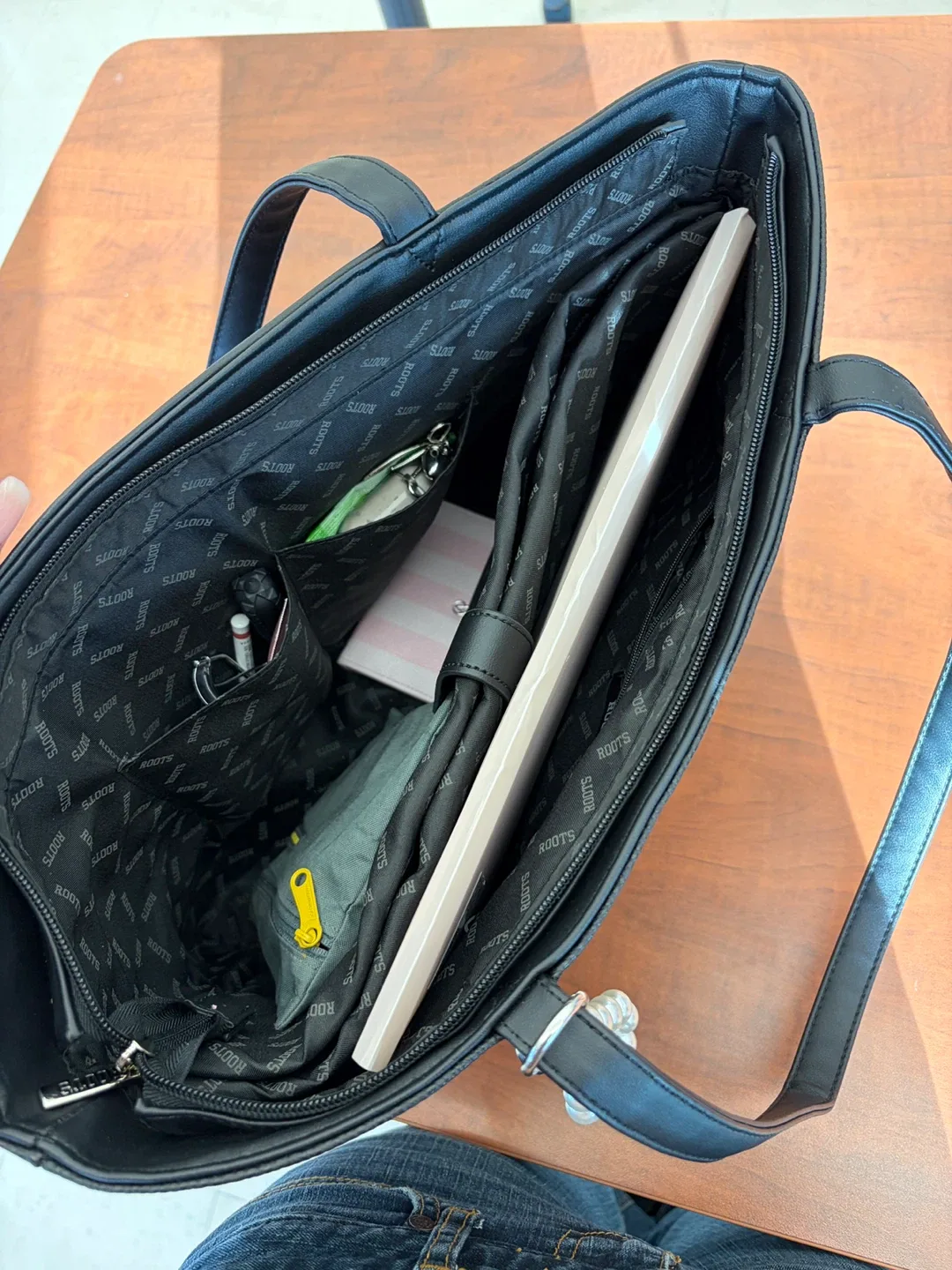 Roots Black Tote Bag image indicator(4)