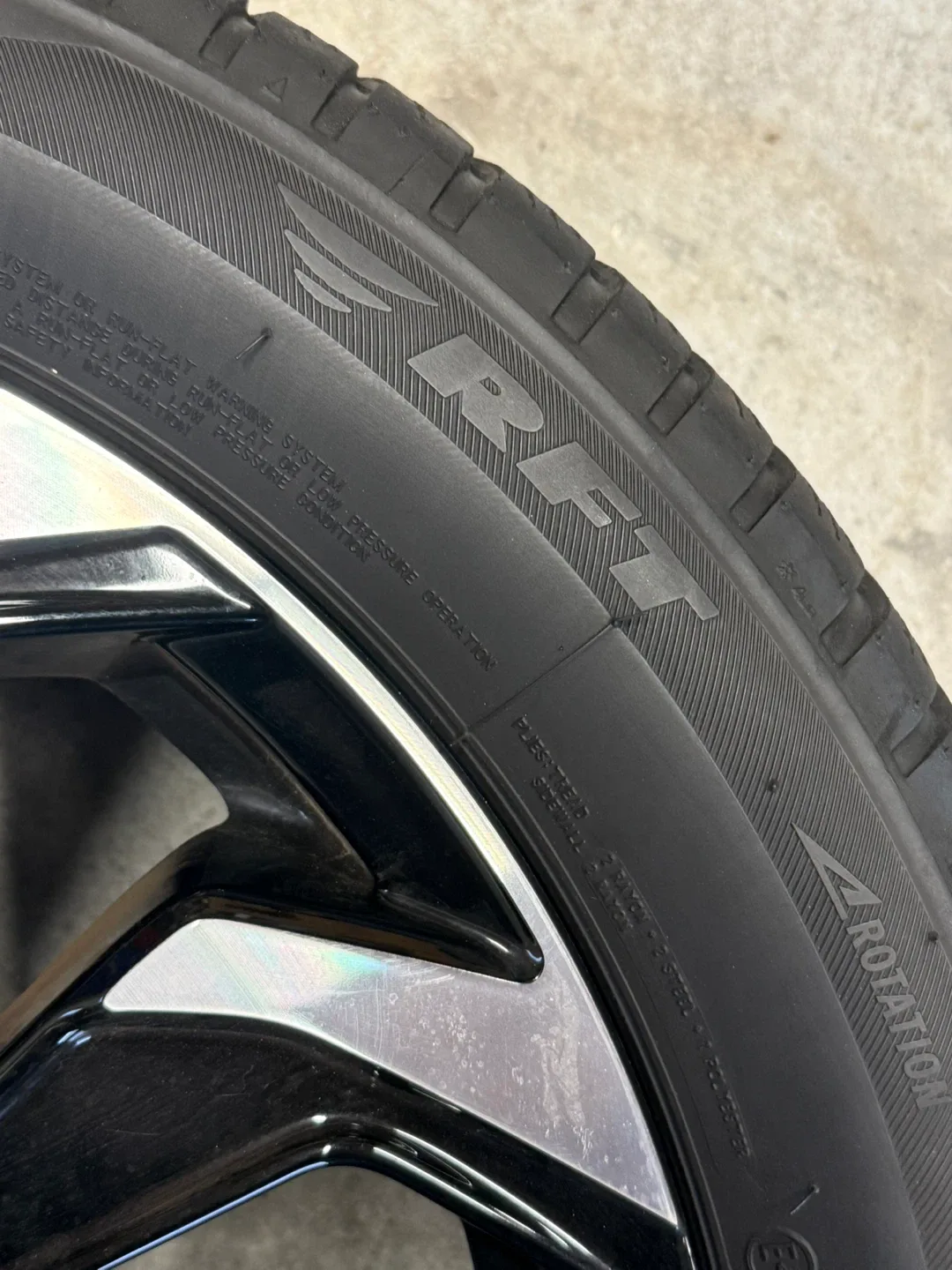 Lexus Wheel with Bridgestone Blizzak LM001 Tire 225/50R18 image indicator(4)