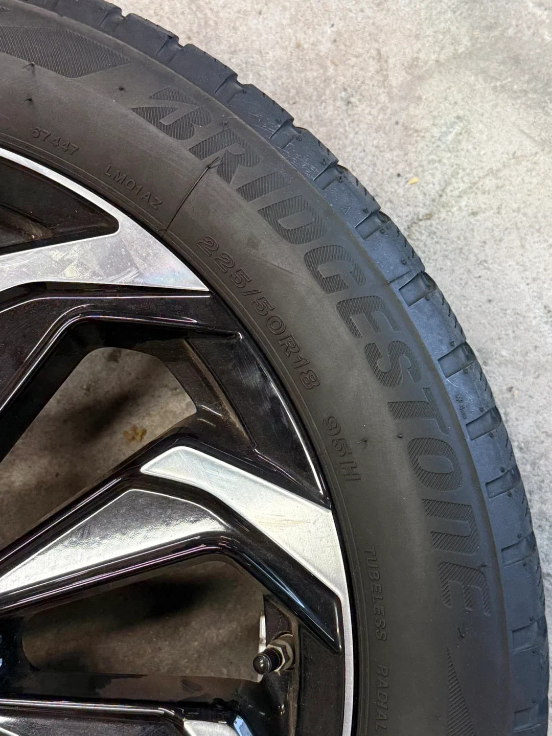 Lexus Wheel with Bridgestone Blizzak LM001 Tire 225/50R18 image indicator(2)