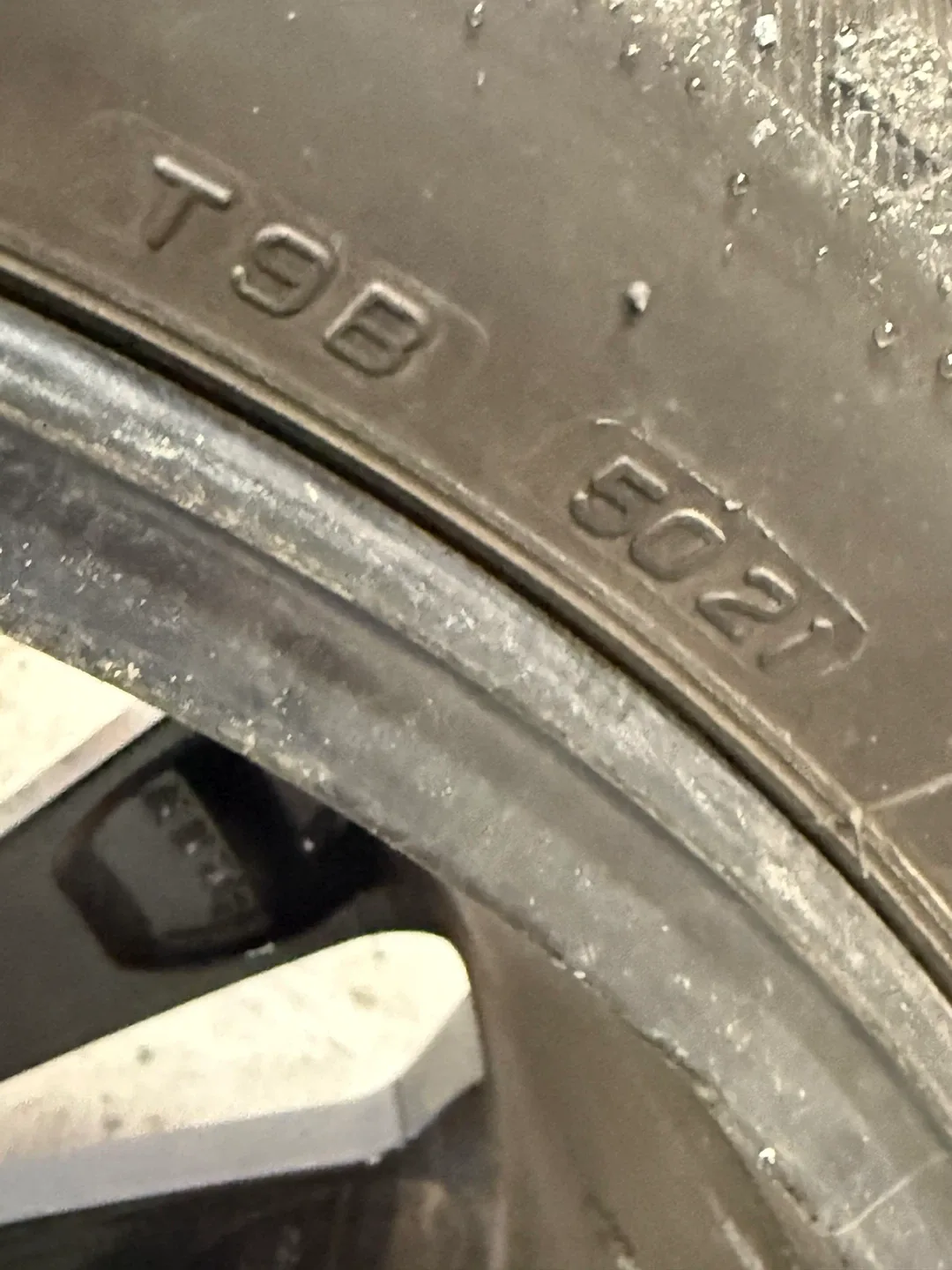 Lexus Wheel with Bridgestone Blizzak LM001 Tire 225/50R18 image indicator(6)