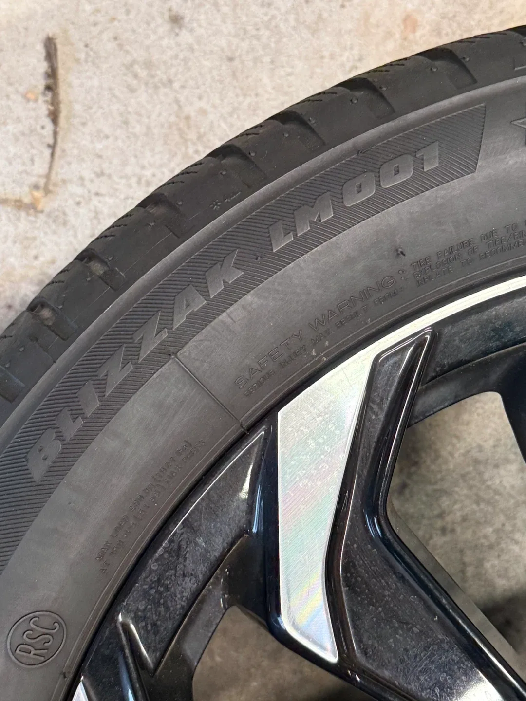 Lexus Wheel with Bridgestone Blizzak LM001 Tire 225/50R18 image indicator(3)