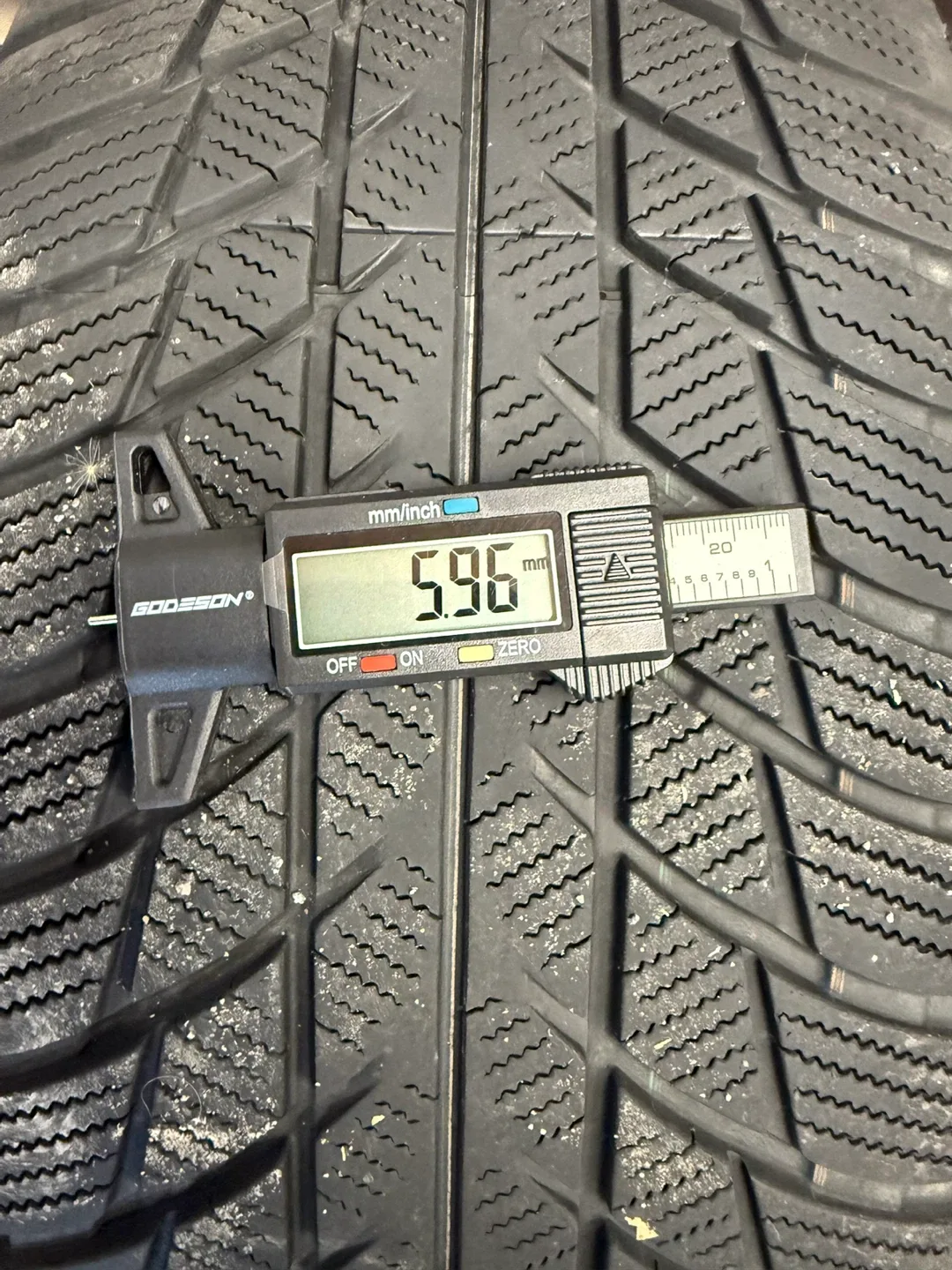 Lexus Wheel with Bridgestone Blizzak LM001 Tire 225/50R18 image indicator(8)