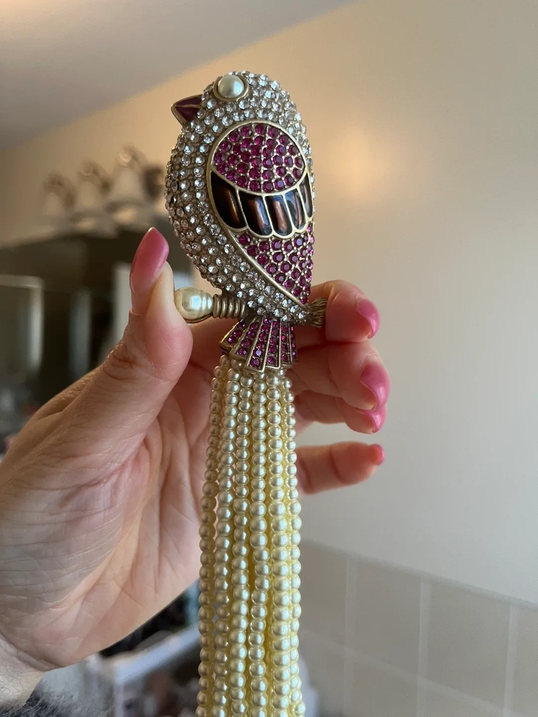 Bird Brooch with Pearl Tassels image indicator(2)