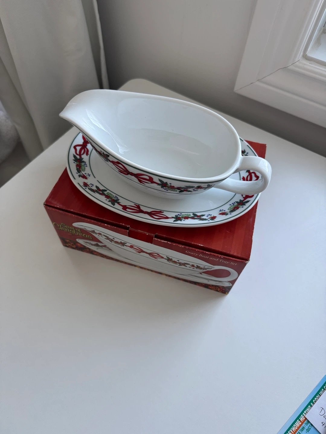 Spirit of Christmas Gravy Boat and Tray Set - photo 4