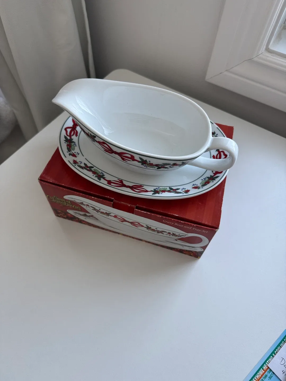 Spirit of Christmas Gravy Boat and Tray Set image indicator(4)