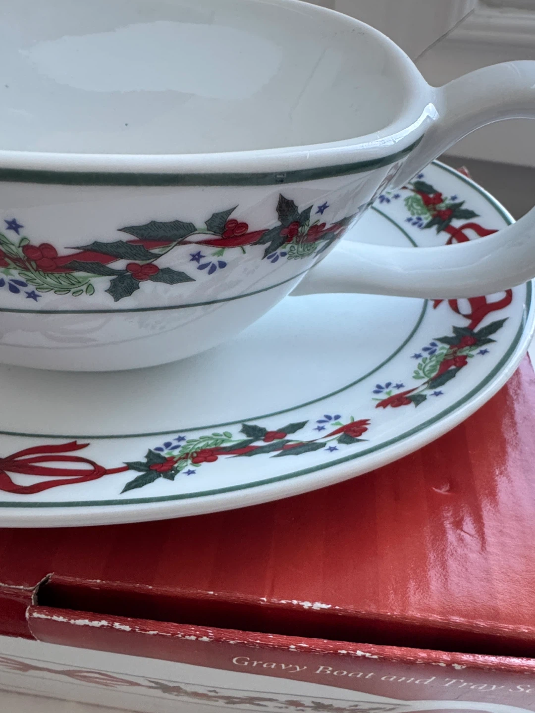 Spirit of Christmas Gravy Boat and Tray Set - photo 2