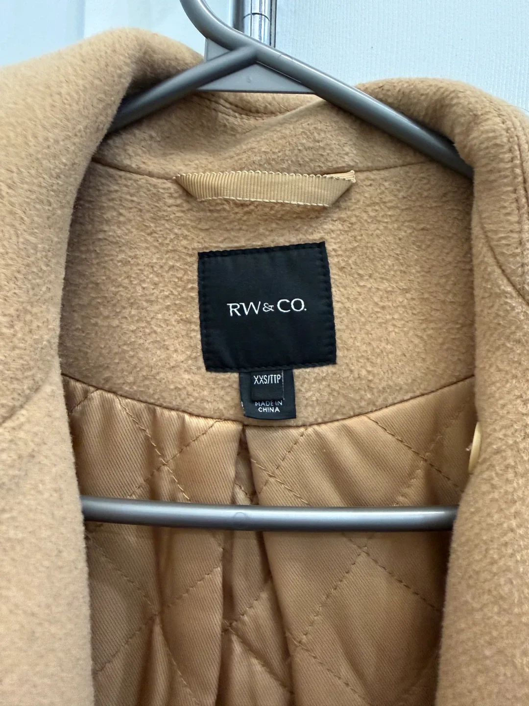 Branded Women’s coat image indicator(2)