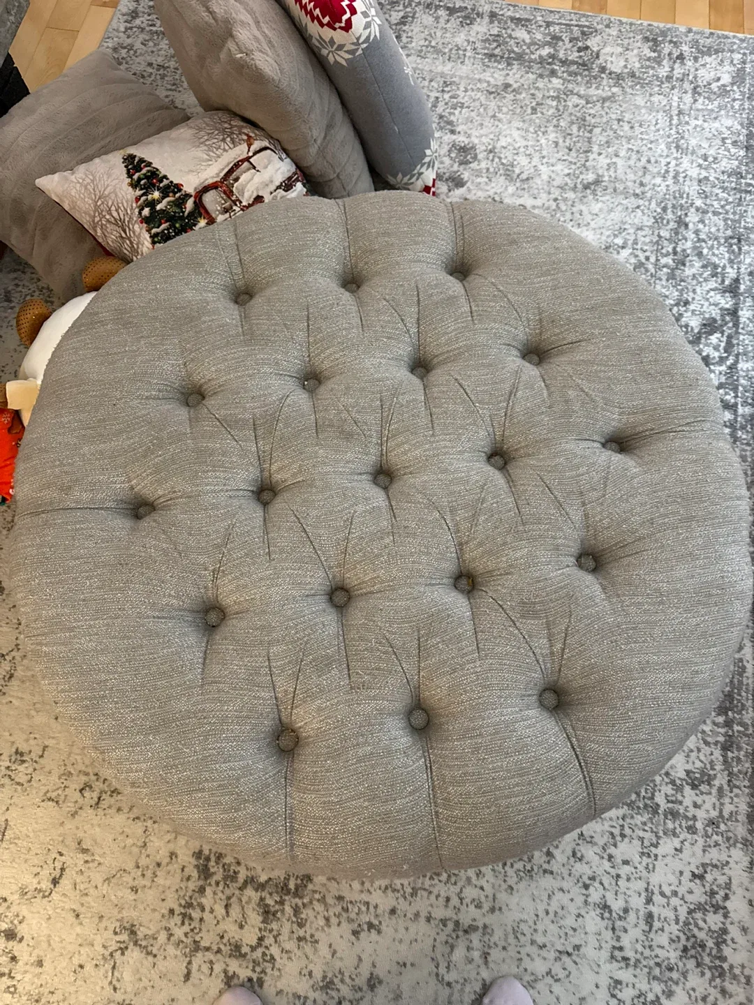 Round Tufted Ottoman - light grey Colour