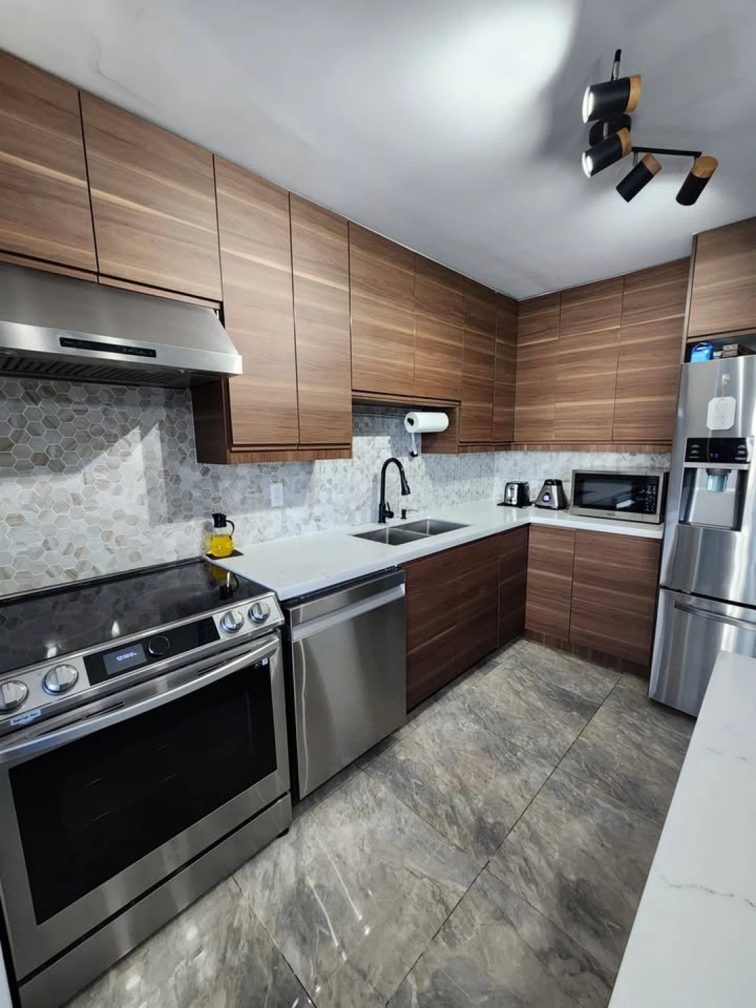 2 bed condo for rent near Kennedy Commons - Scarborough - photo 3