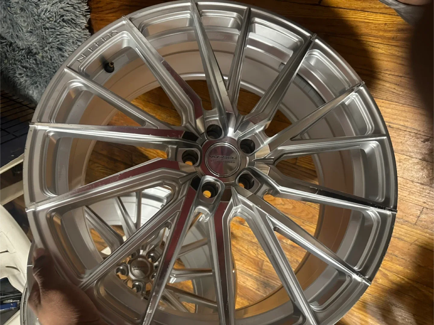 VOSSEN HYDROFORGED Silver Wheels - 20 image indicator(5)