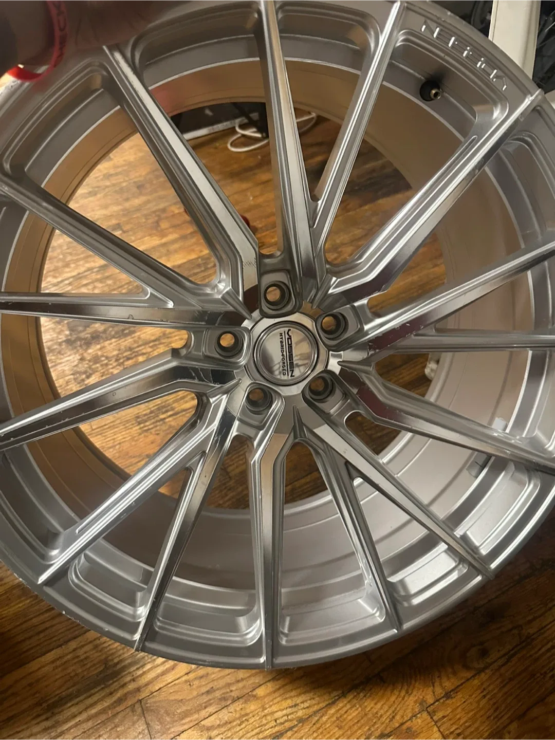 VOSSEN HYDROFORGED Silver Wheels - 20 image indicator(2)