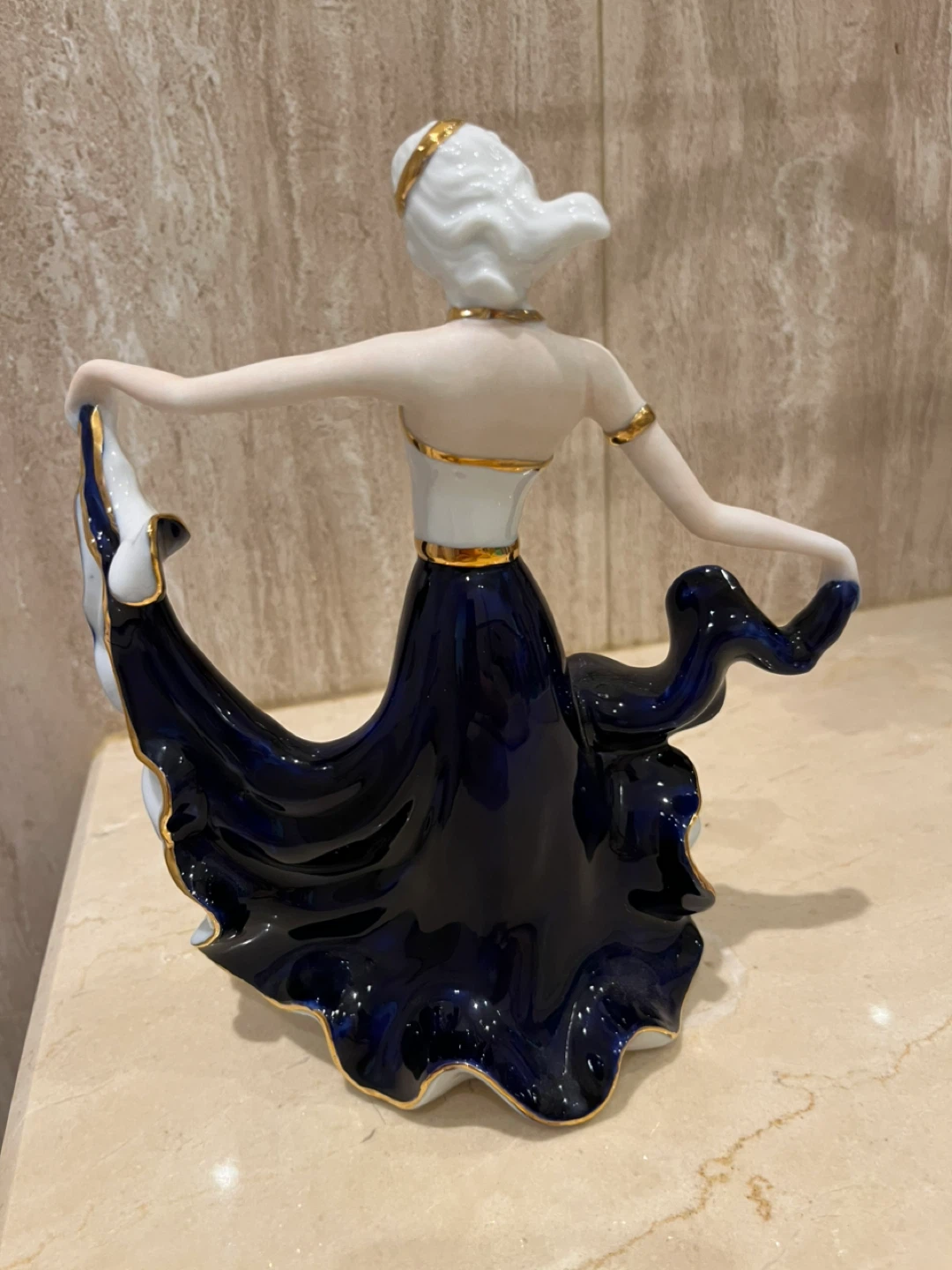 Hand Made Porcelain Figurine - photo 3