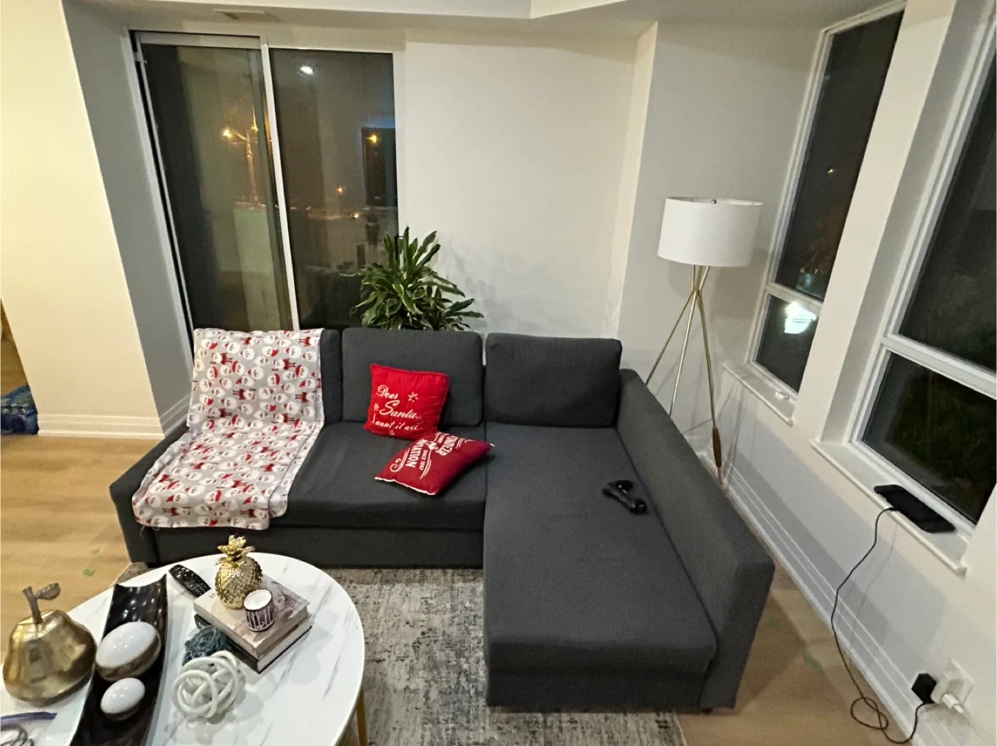 Modern L-Shape Sectional Sofa – Excellent Condition! image indicator(3)