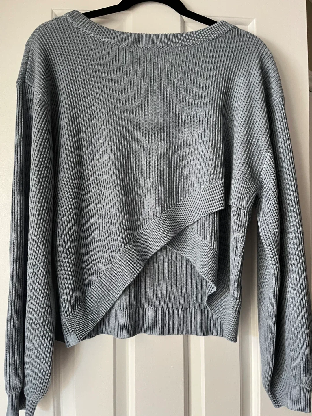 Lululemon Ladies Sweater image indicator(2)