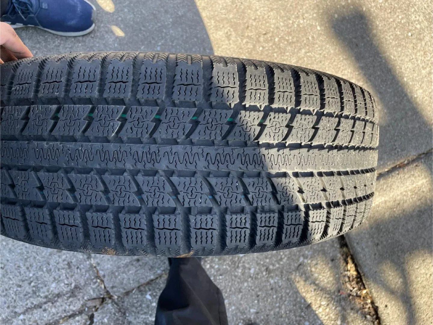 Set of 4 Winter Tires 195/65R15 image indicator(5)