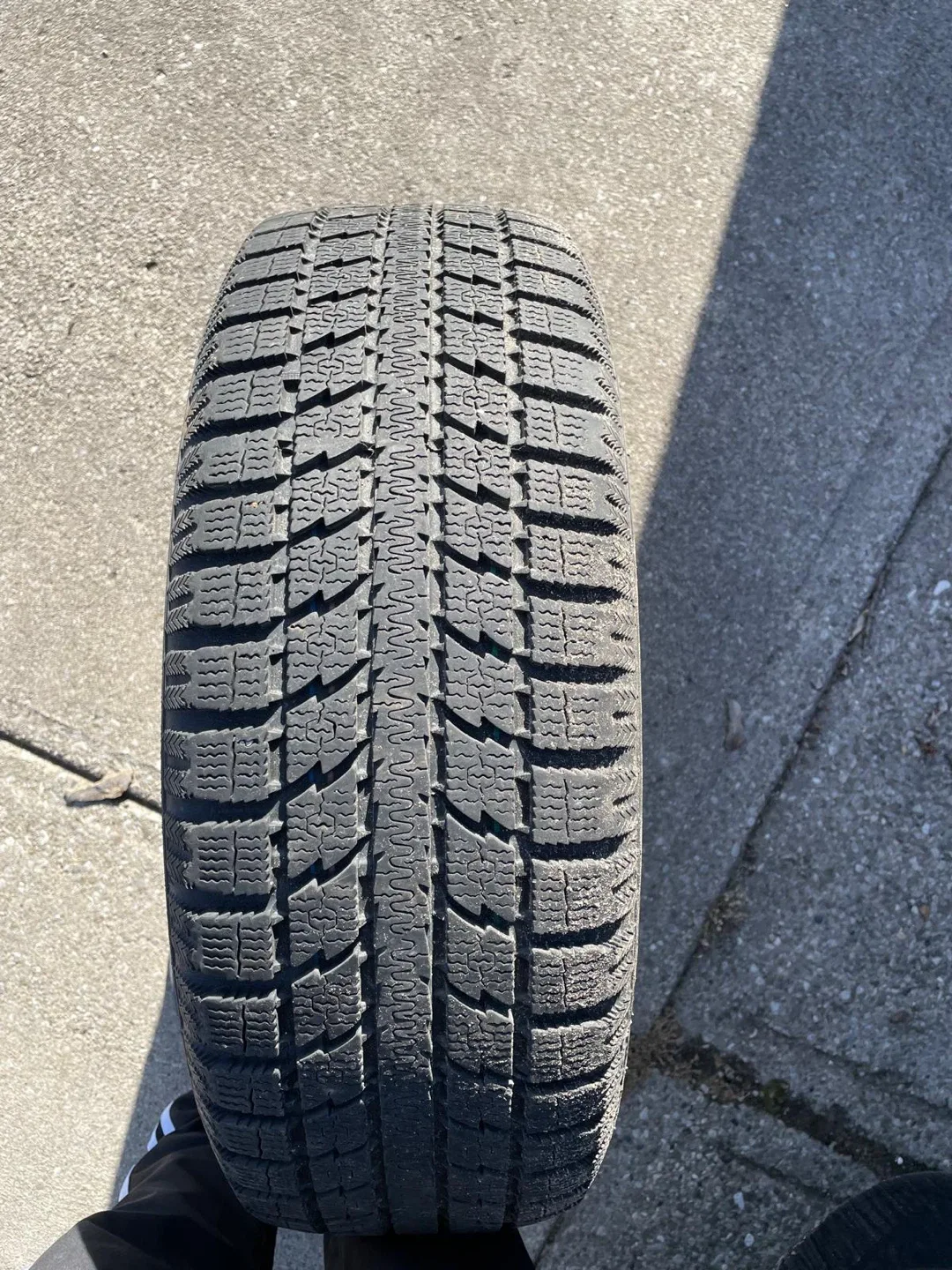 Set of 4 Winter Tires 195/65R15 image indicator(4)