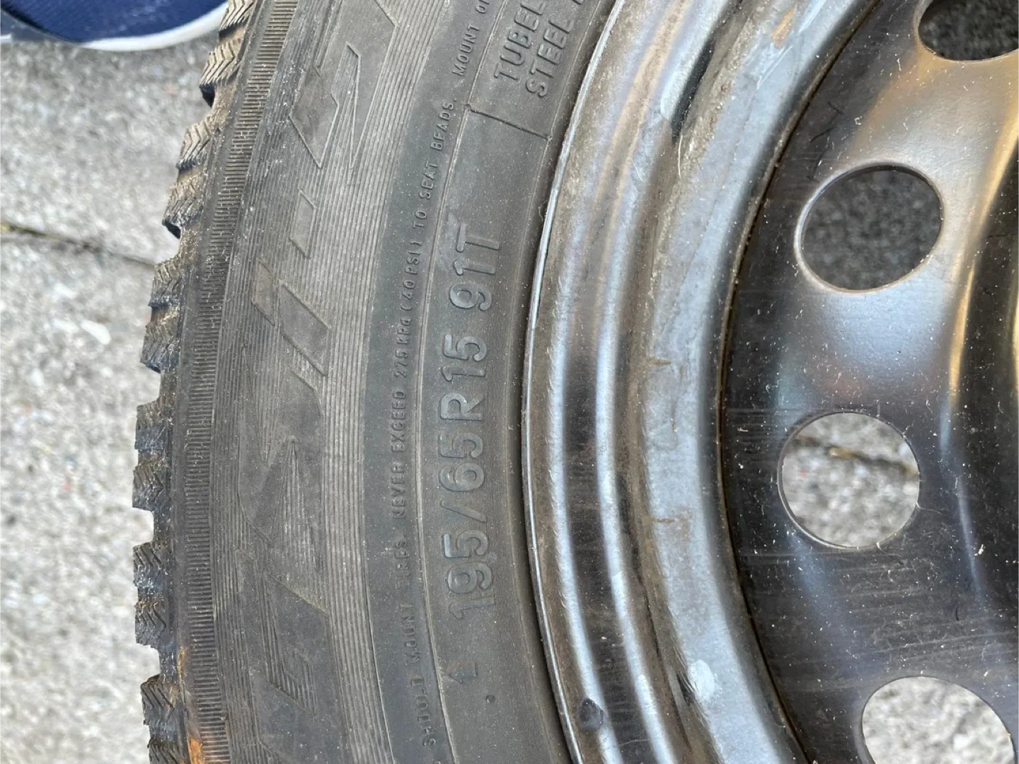 Set of 4 Winter Tires 195/65R15 image indicator(6)