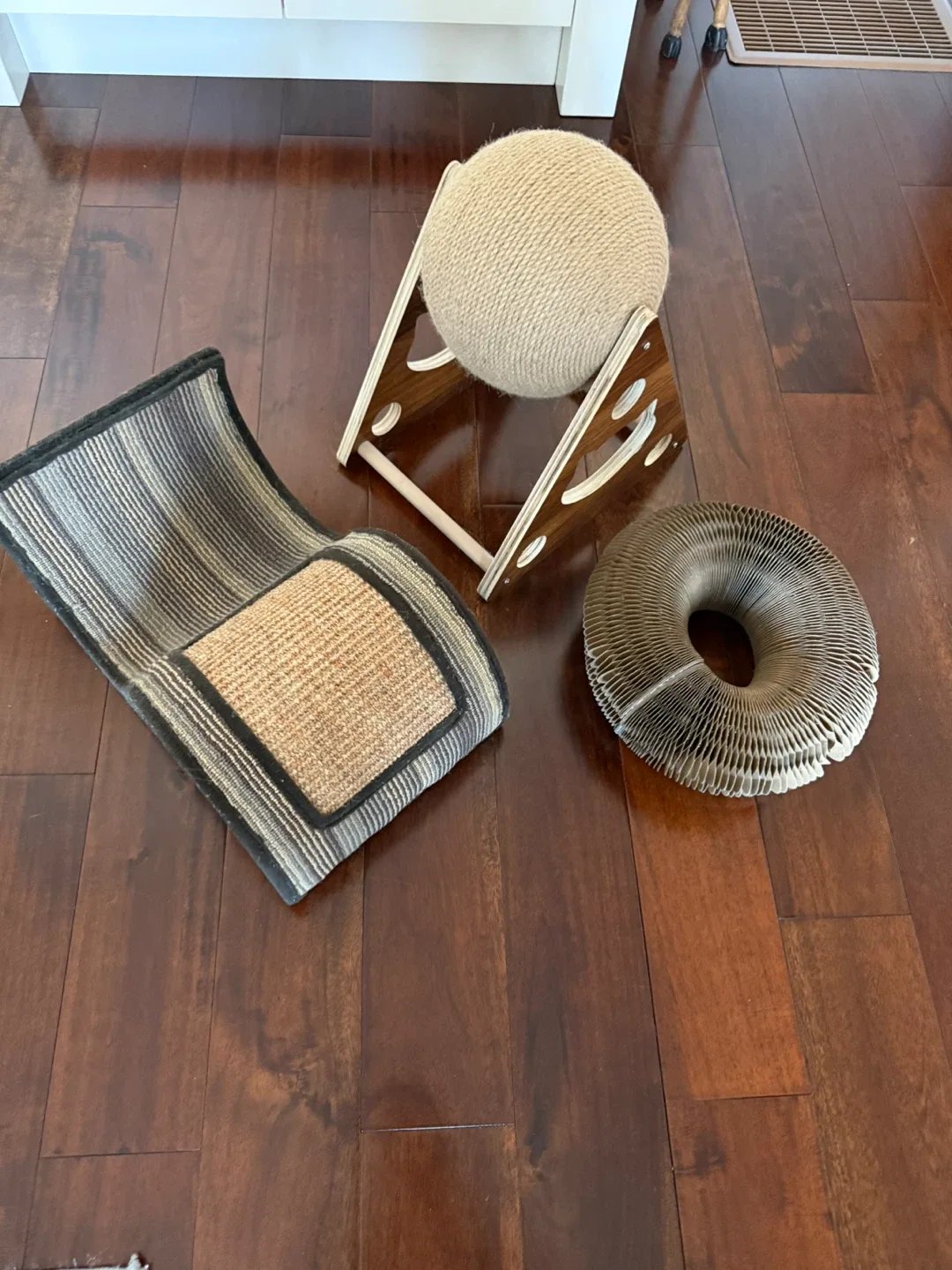 Cat Scratching Post & Pad Set image indicator(2)
