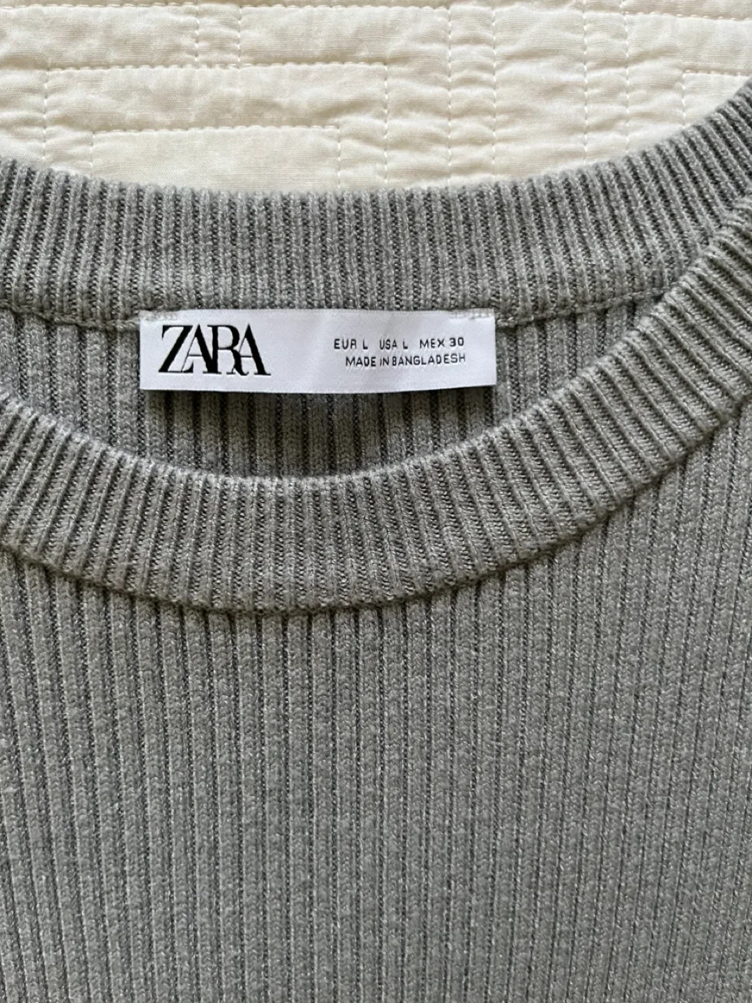 Zara Knit Vest with Tie Detail - Size L image indicator(2)