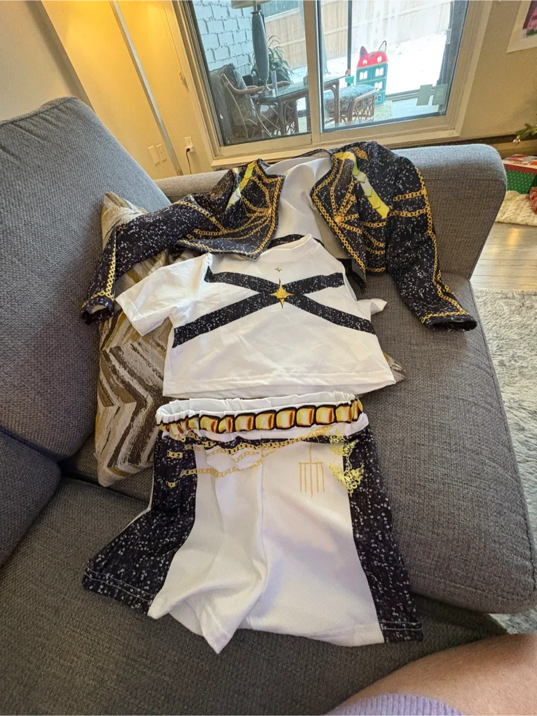 K-pop demon hunters costume for three year-old image indicator(2)