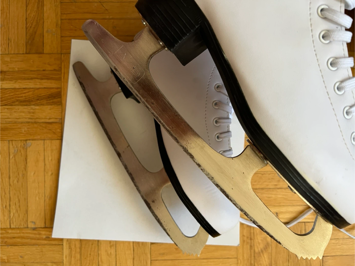 Winnwell Women Ice Skates (Used) - photo 3