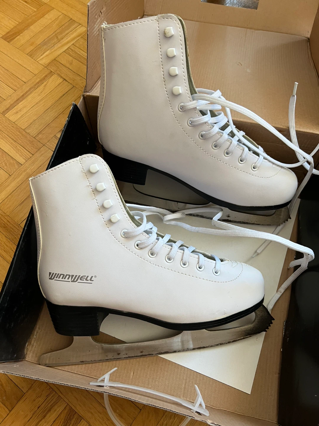 Winnwell Women Ice Skates (Used) - photo 2