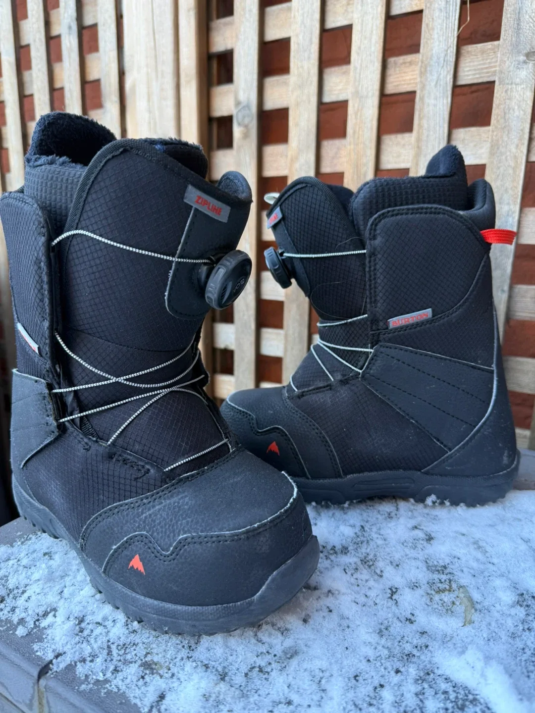 Burton Zipline Youth BOA Snowboard Boots - US 4K image indicator(2)