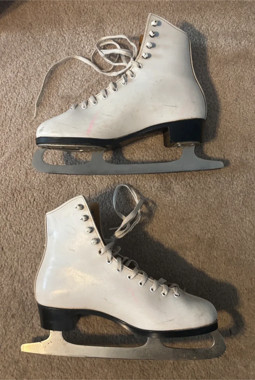 Dominion Canada White Figure Skates - Size 8 image indicator(2)